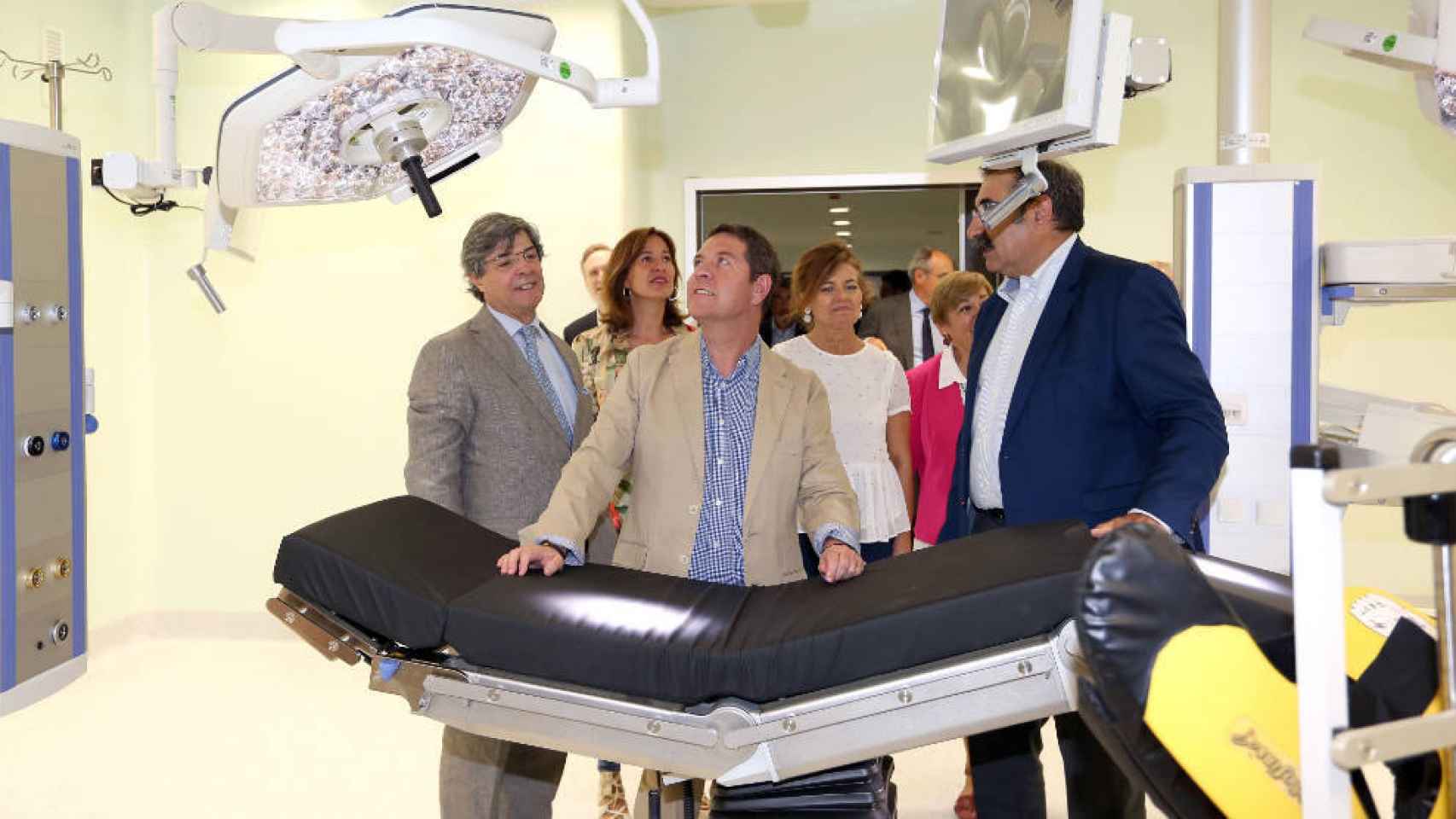 El presidente García-Page durante una visita al nuevo hospital de Toledo