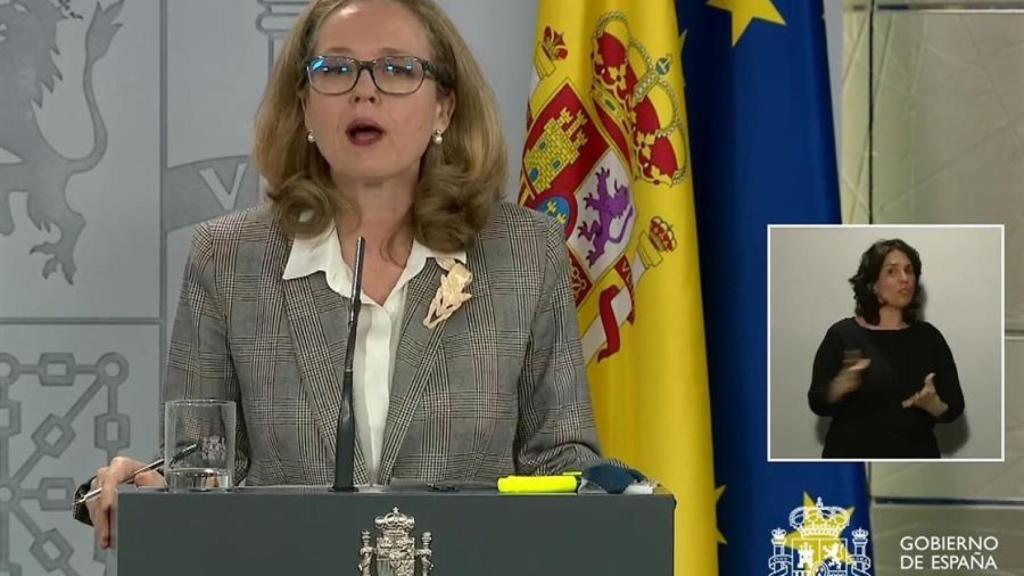 La vicepresidenta terceera, Nadia Calviño, en rueda de prensa.
