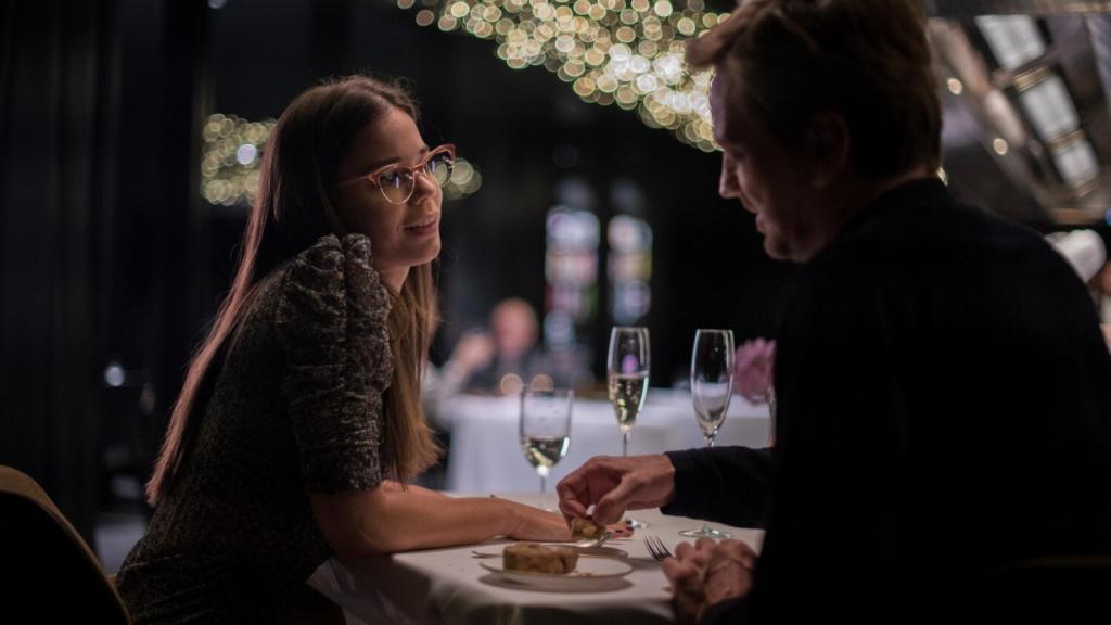 Ella (Laia Costa) y Él (Guillermo Pfening), foodie lovers.