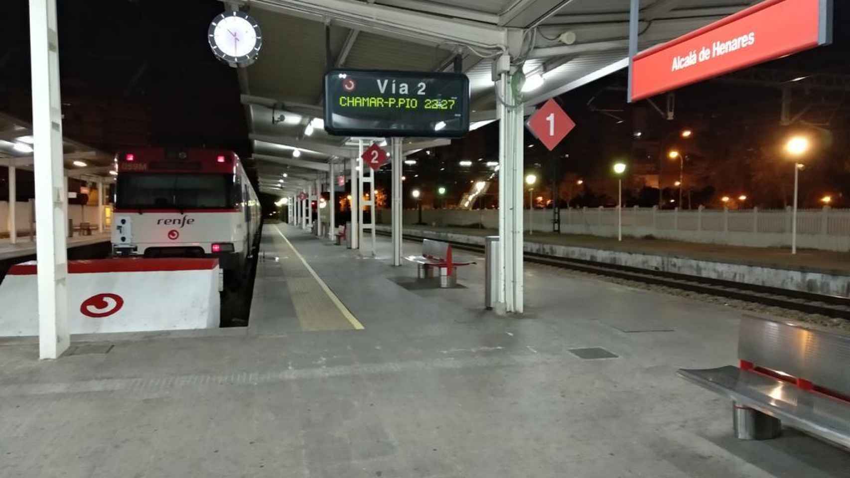 La estación de Alcalá de Henares vacía al término del turno de Andrés
