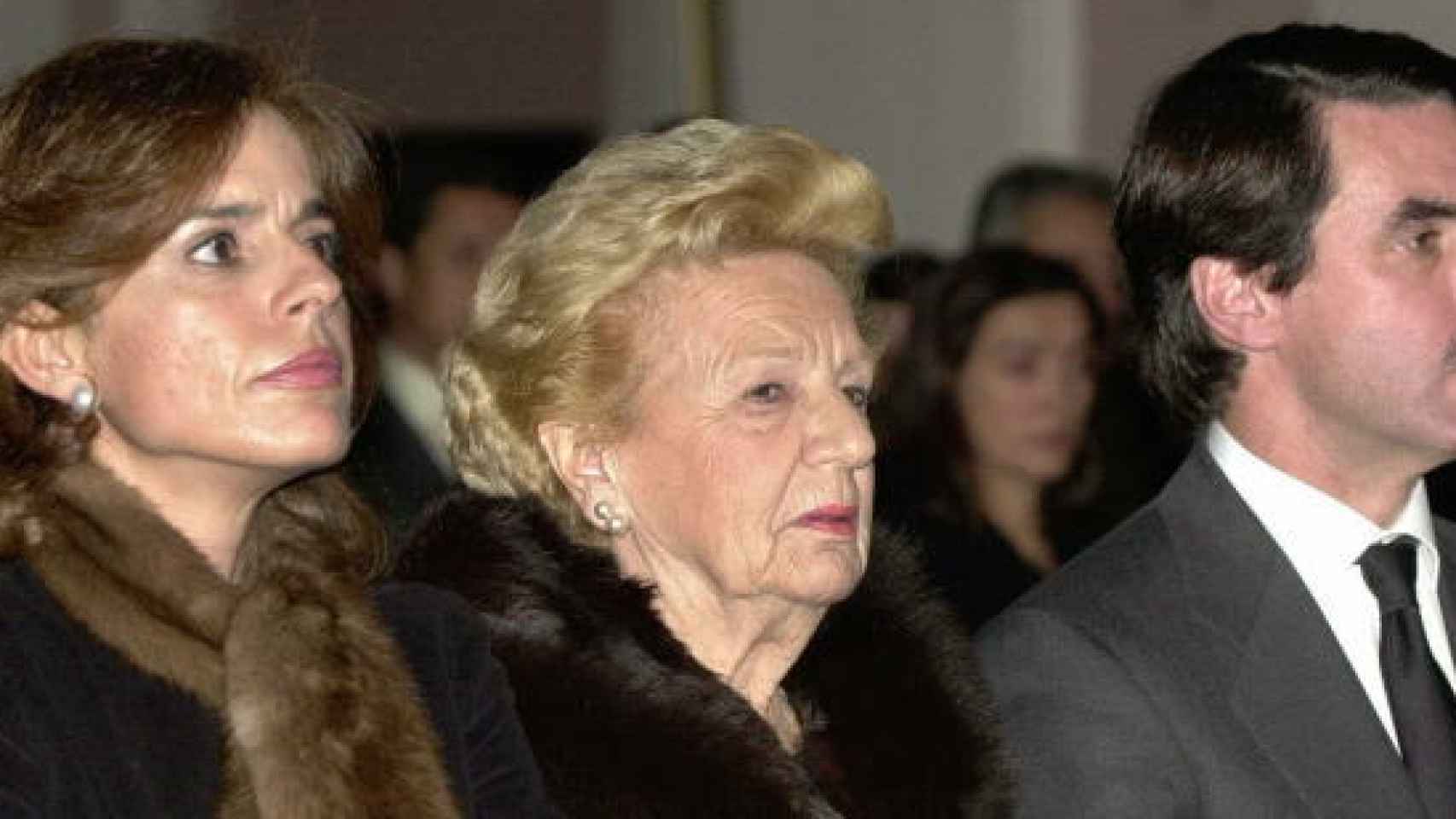Elvira López Pindado, entre José María Aznar y Ana Botella en una imagen de archivo.