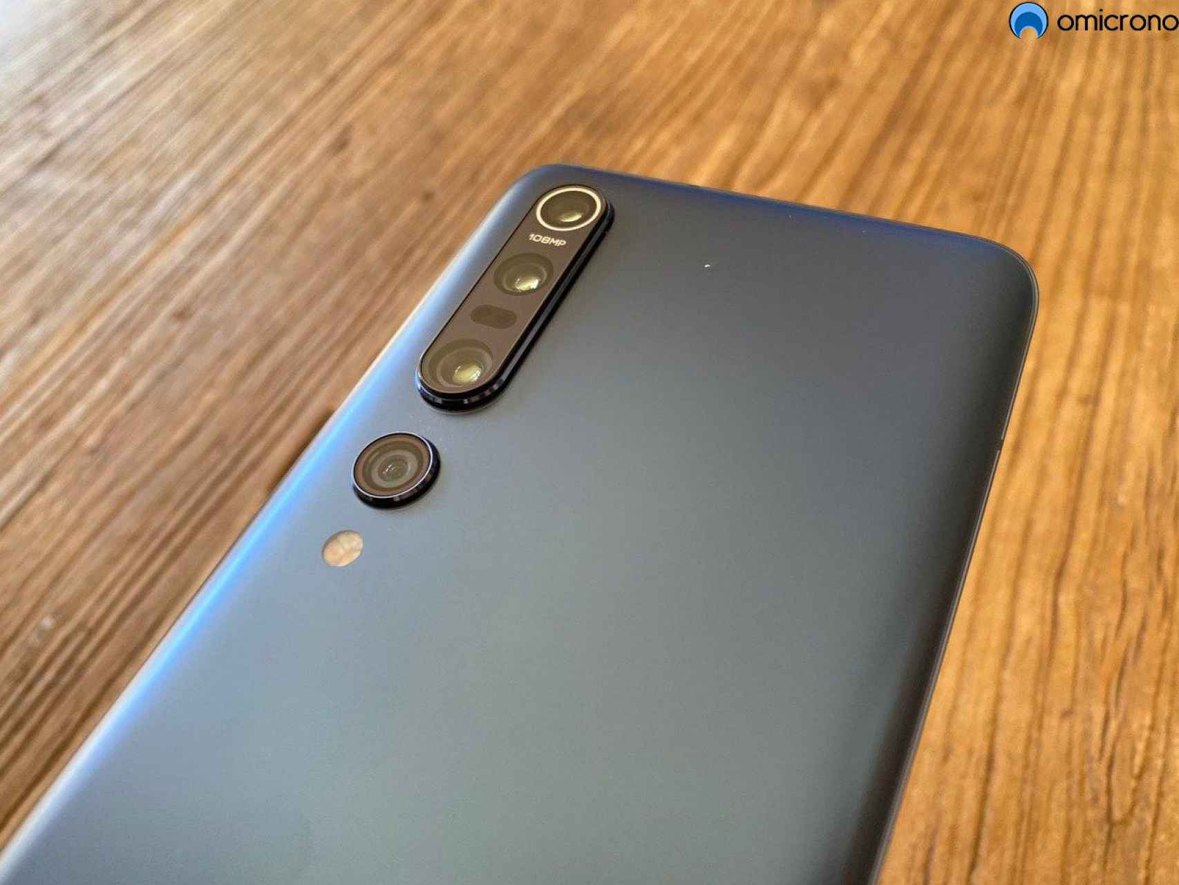 Xiaomi Mi 10 y su cámara cuádruple.