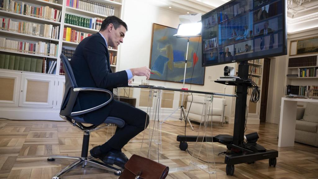 Pedro Sánchez, presidente del Gobierno, en una sesión de teletrabajo (Borja Puig de la Bellacasa)
