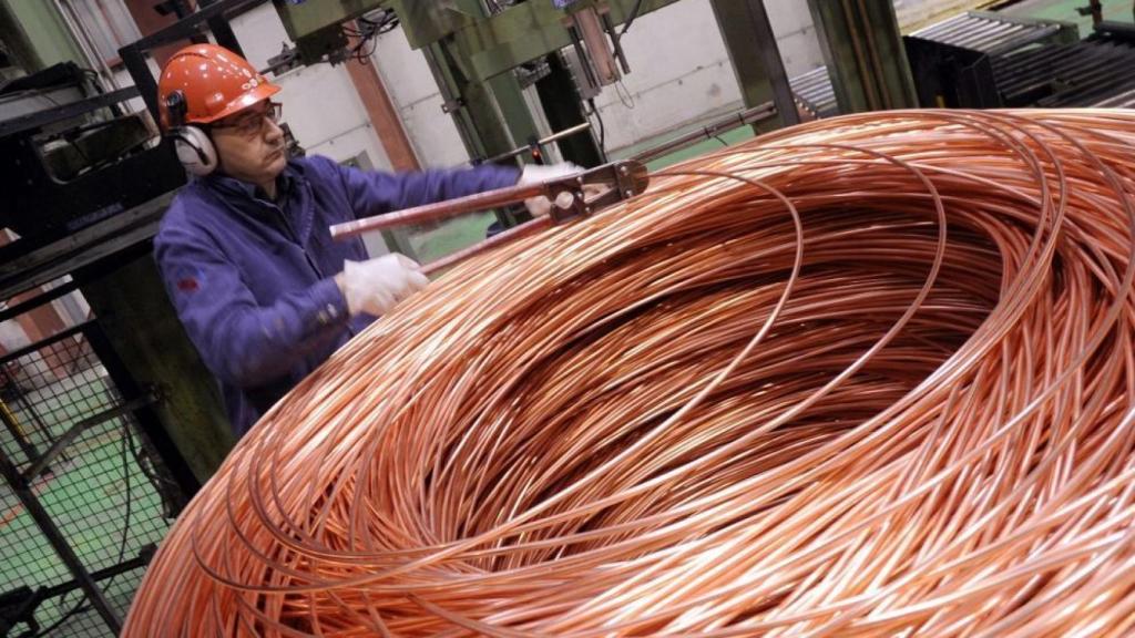 La patronal del metal avisa del colapso económico que supone parar actividades.