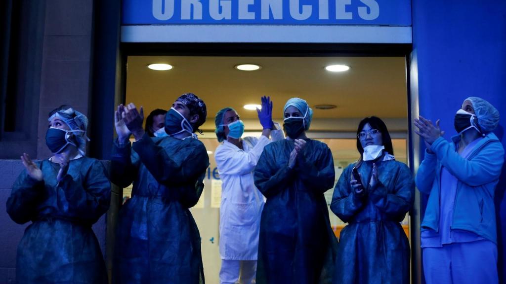 Aplauso sanitario en el hospital 2 de mayo de Barcelona
