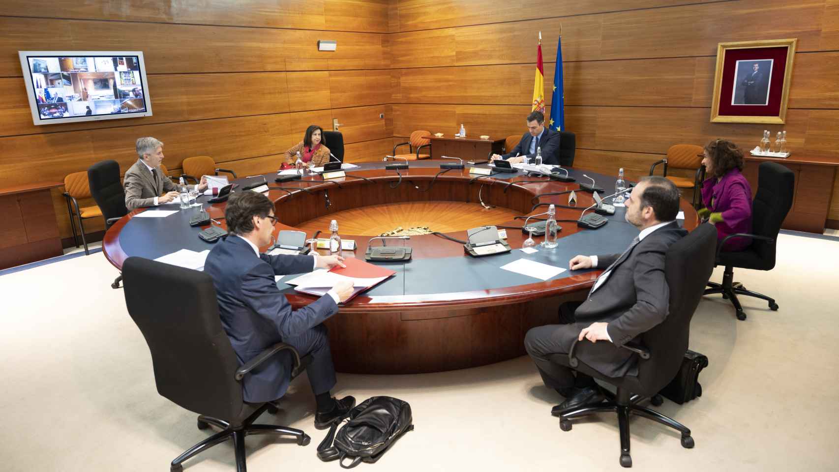 Consejo de Ministros del 31 de marzo: Sánchez, la ministra portavoz y sus cuatro autoridades delegadas.