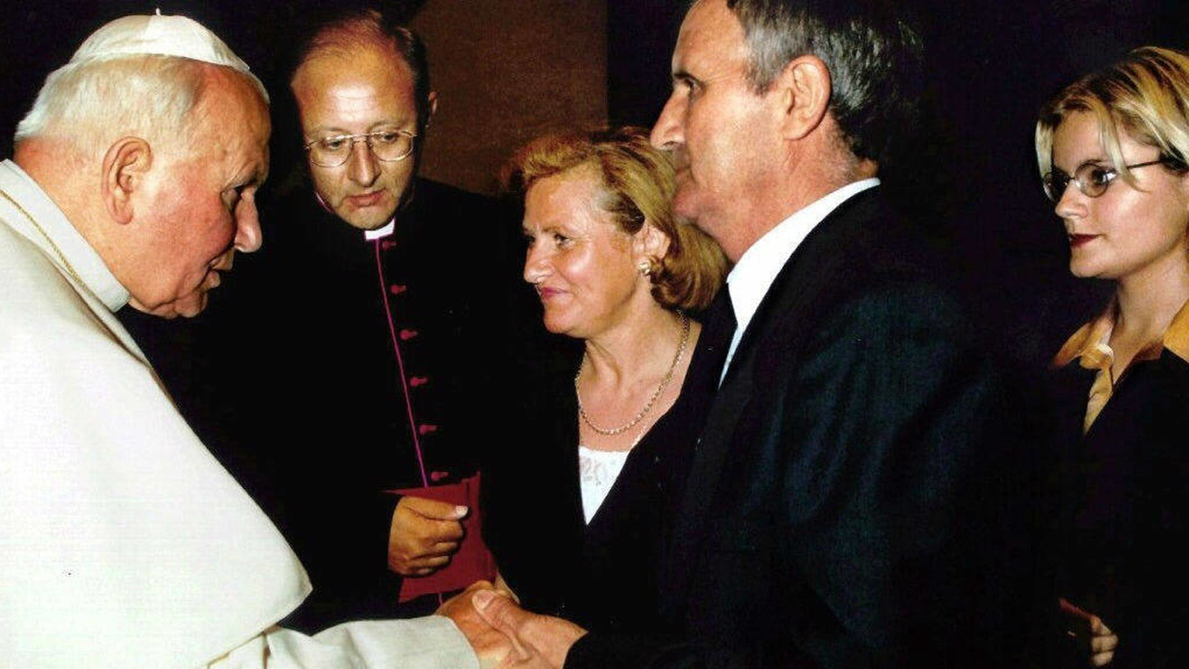 Los padres de Miguel Ángel Blanco con el papa Juan Pablo II en 1997.