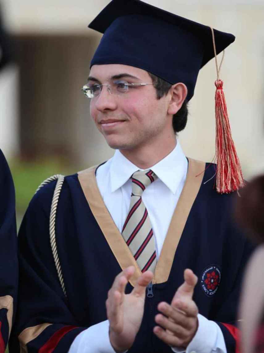 Hussein durante su graduación en 2012 en King's Academy.