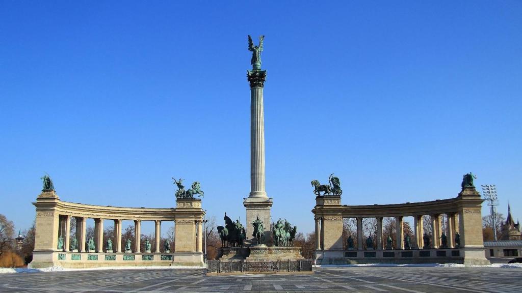 Plaza de los Héroes.