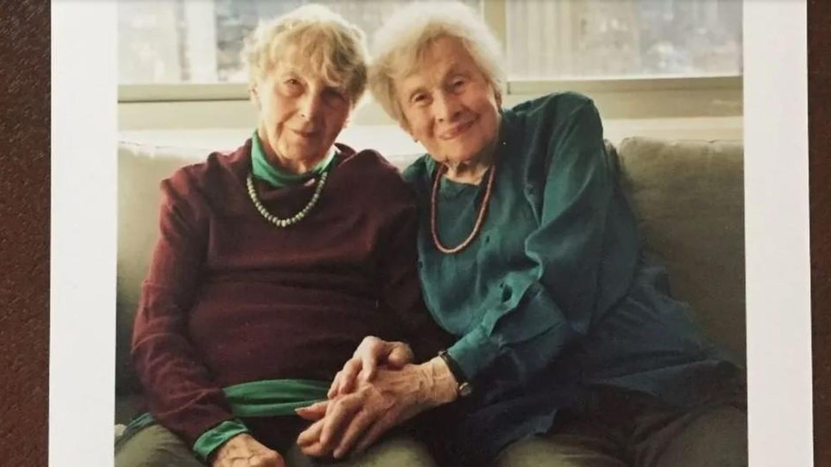 Eva Kollisch y Naomi Replansky.
