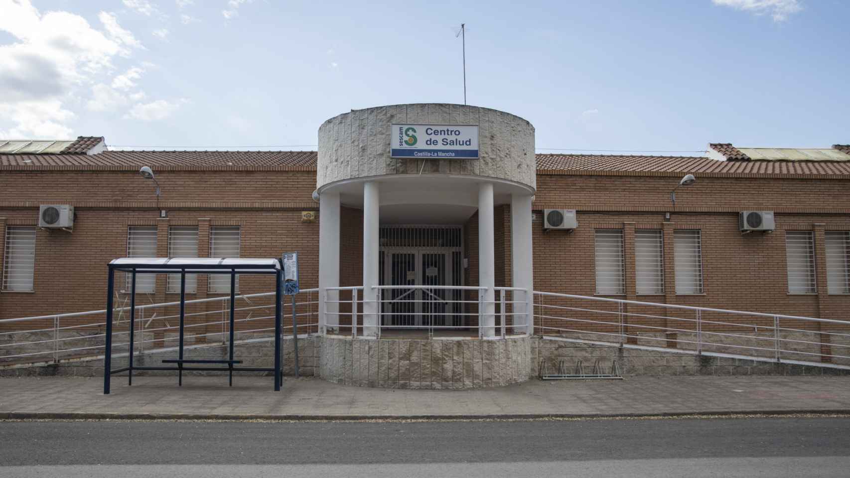 Centro sanitario de Los Olivos clausurado por la cantidad de contagios que albergó al inicio del brote.