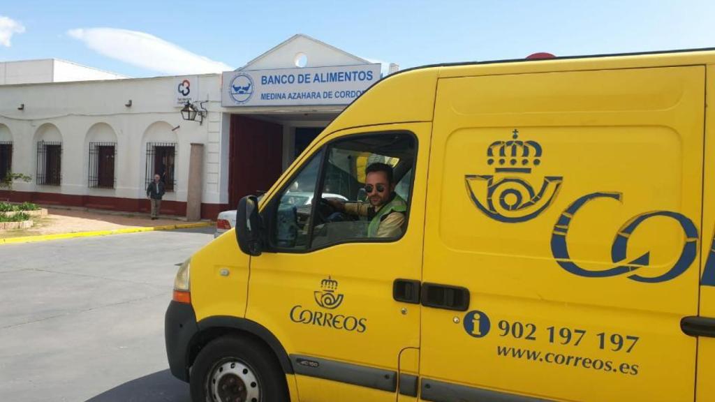 Correos transporta producto de primera necesidad al Banco de Alimentos, Córdoba.