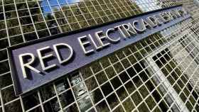 Rótulo en unas instalaciones de Red Eléctrica.