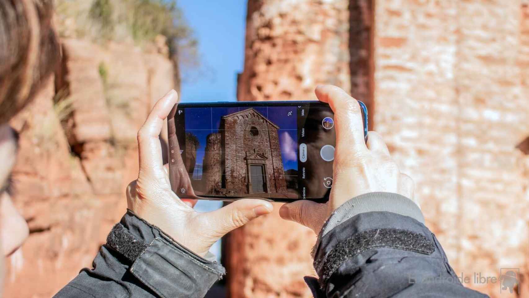 La app que tarda tres días en «revelar» las fotos hechas con el móvil