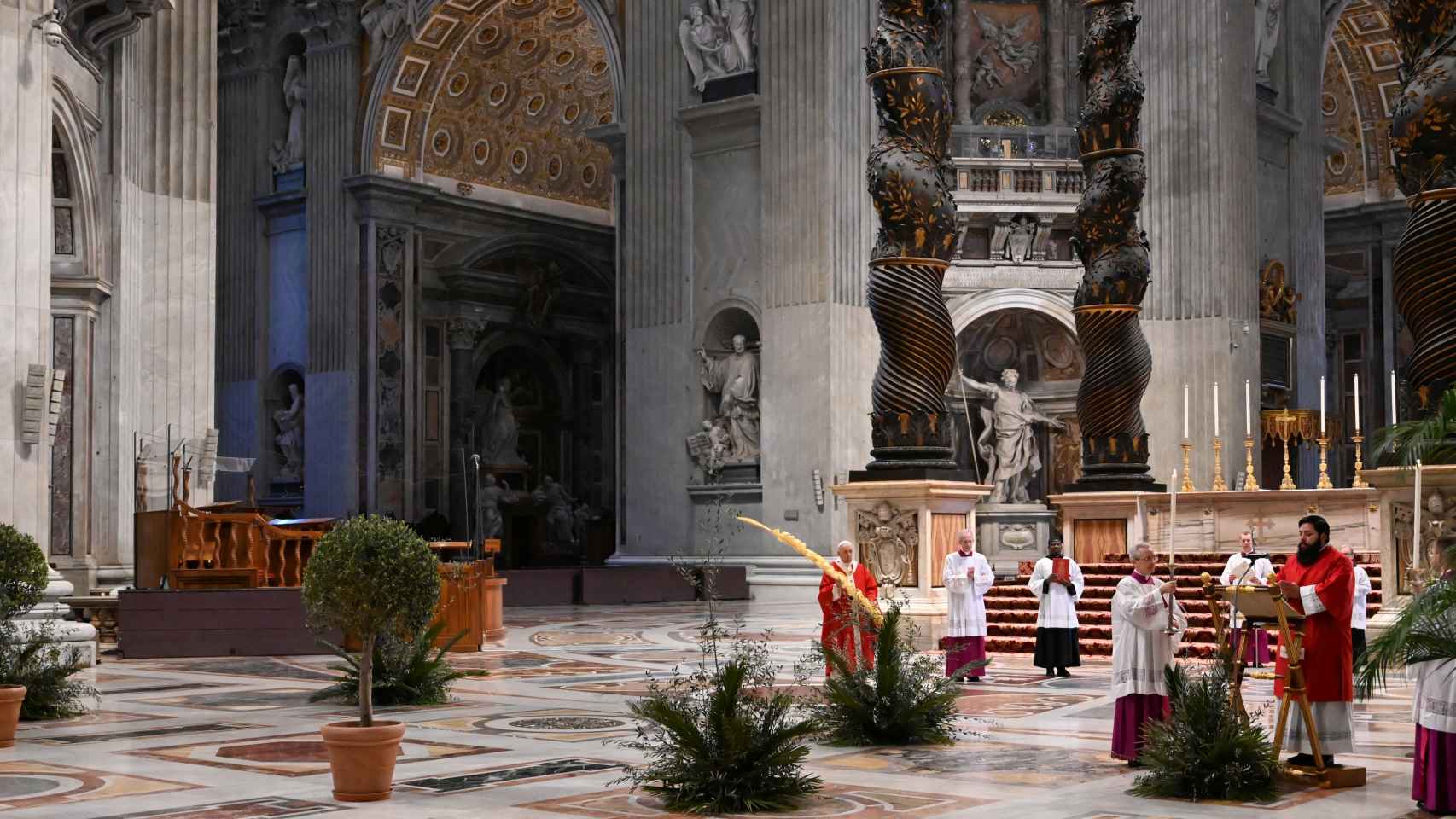El papa Francisco, durante la celebración por el Domingo de Ramos en el Vaticano.