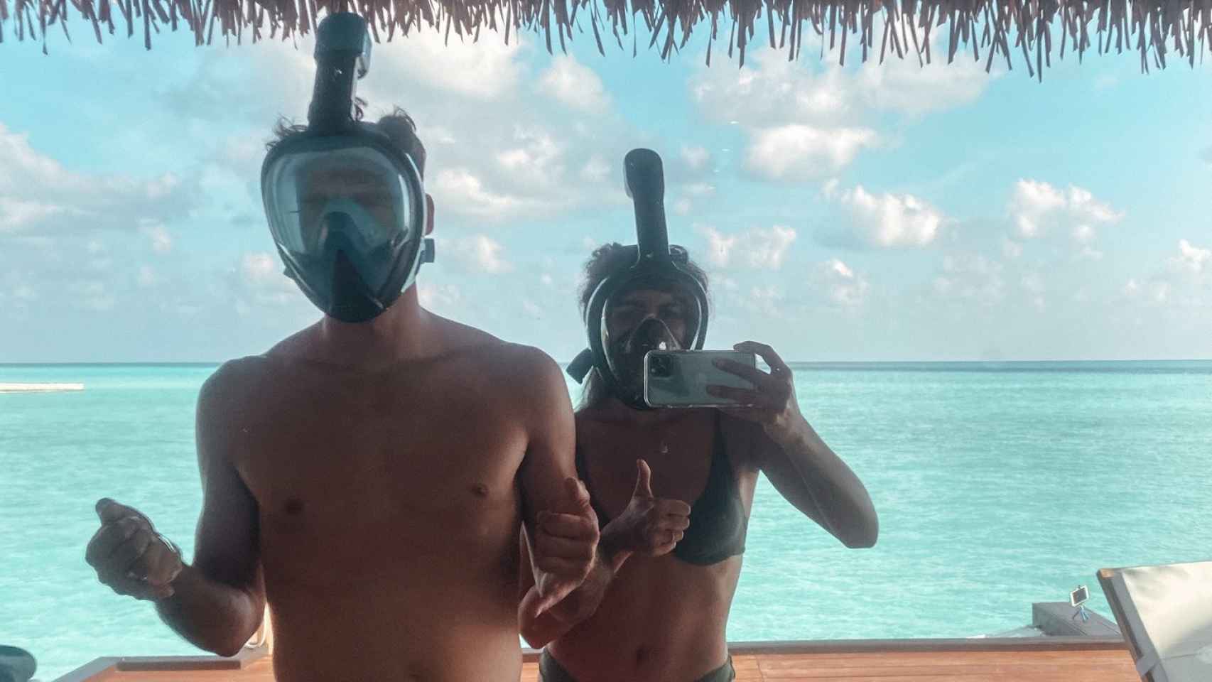 Los turistas 'encerrados', después de hacer snorkel.
