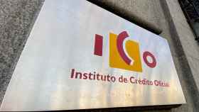 Placa en la sede del Instituto del Crédito Oficial (ICO).