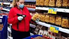 Carrefour multiplica por 15 sus pedidos 'online' y lanza un kit de alimentos básicos