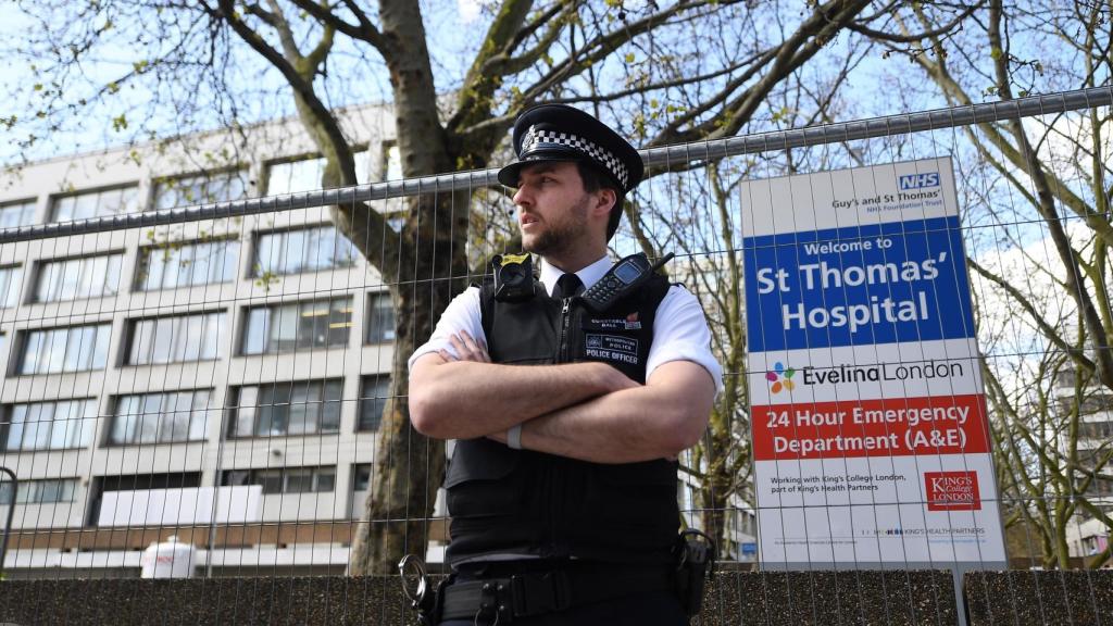 Fachada del hospital de Londres donde está ingresado Boris Johnson
