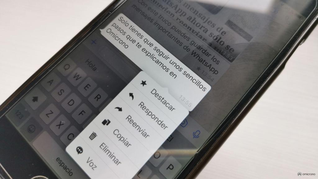 Interfaz de mensajes destacados en WhatsApp.