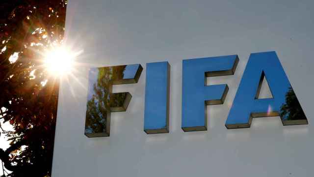 El logo de FIFA en su sede de Zurich