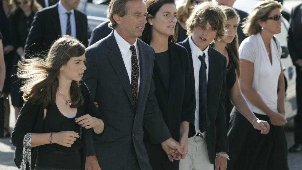 Mary Richardson junto a su marido, Robert Kennedy, y sus hijos.