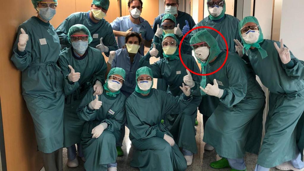 Juan Bertó, segundo por la derecha, el médico de Osasuna que trabaja durante la crisis del coronavirus en la Clínica Universidad de Navarra de Madrid
