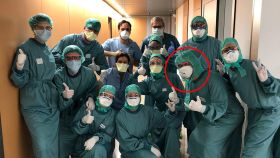 Juan Bertó, segundo por la derecha, el médico de Osasuna que trabaja durante la crisis del coronavirus en la Clínica Universidad de Navarra de Madrid