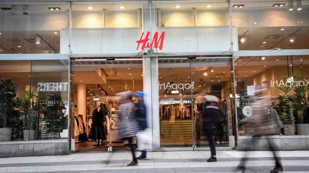 Una tienda abierta de la multinacional H&M en el centro de Estocolmo.