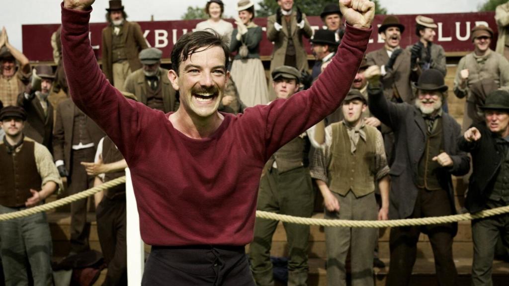 Kevin Guthrie, interpretando a Fergus Suter en 'Un juego de caballeros' de Netflix