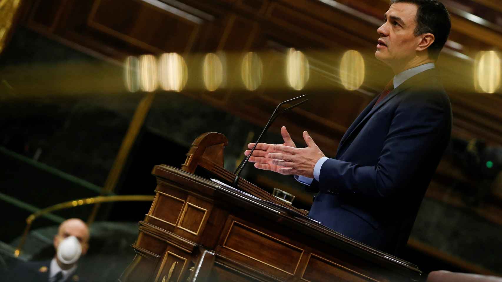 Pedro Sánchez se dirige al Congreso en el pleno para la segunda prórroga del estado de alarma.