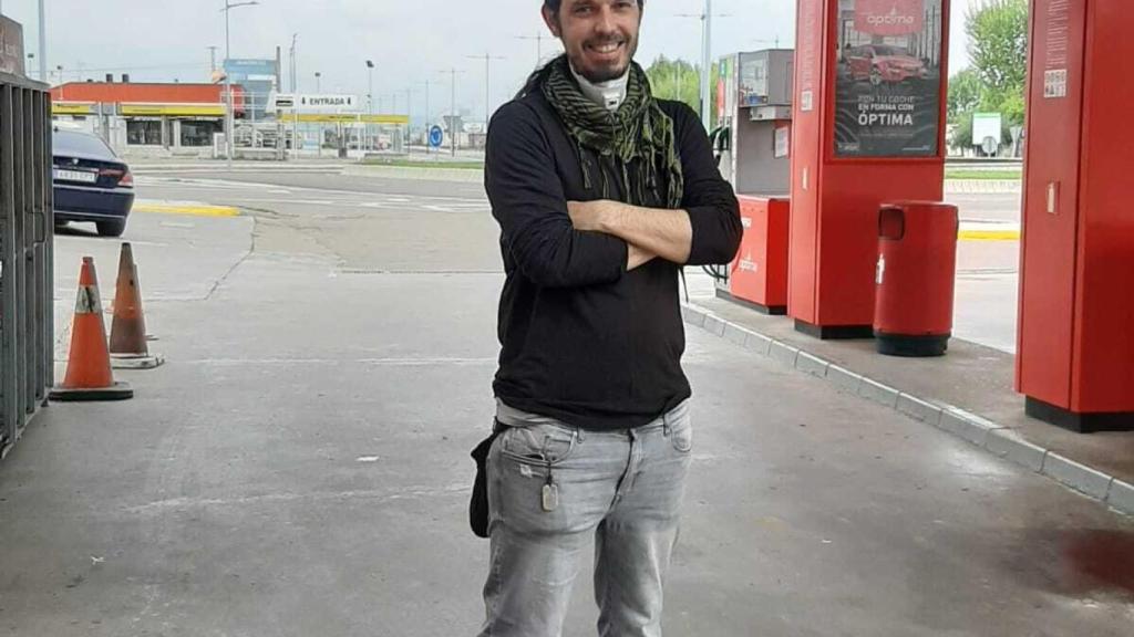 Miguel Acero tiene dos gasolineras. Tendré que cerrar una si seguimos así, reconoce.