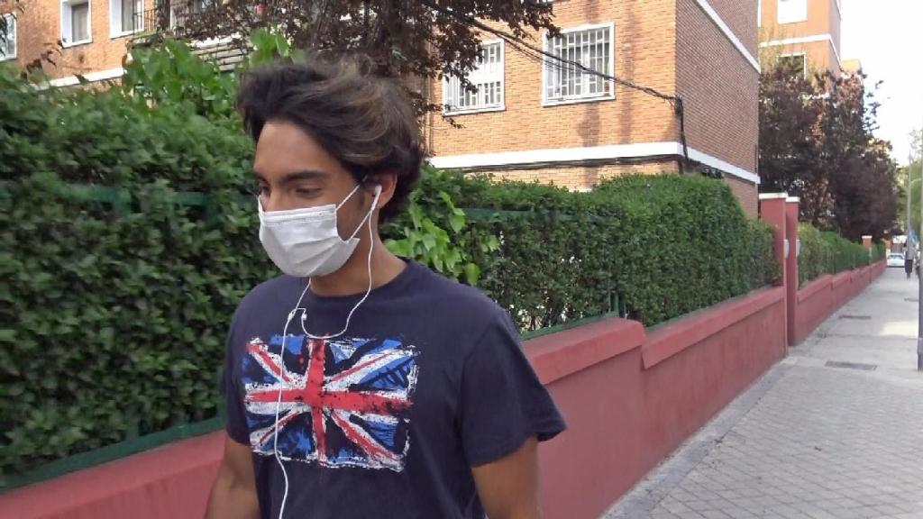 Alejandro Reyes por las calles de Madrid.