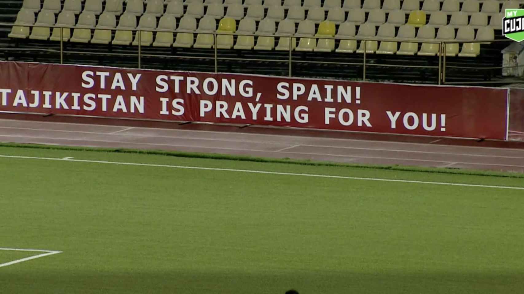 La publicidad en la liga de fútbol de Tayikistán manda un mensaje de ánimo a España