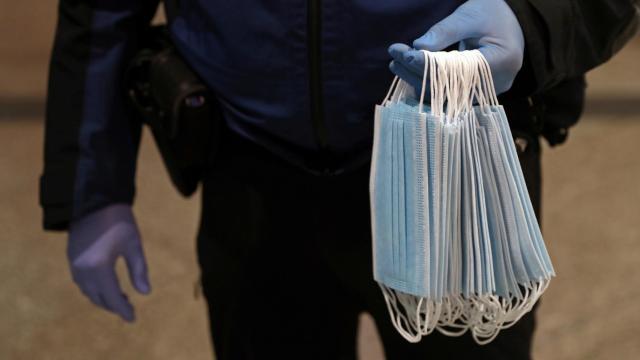 Un hospital italiano con la zona destinada a los pacientes de coronavirus delimitada.