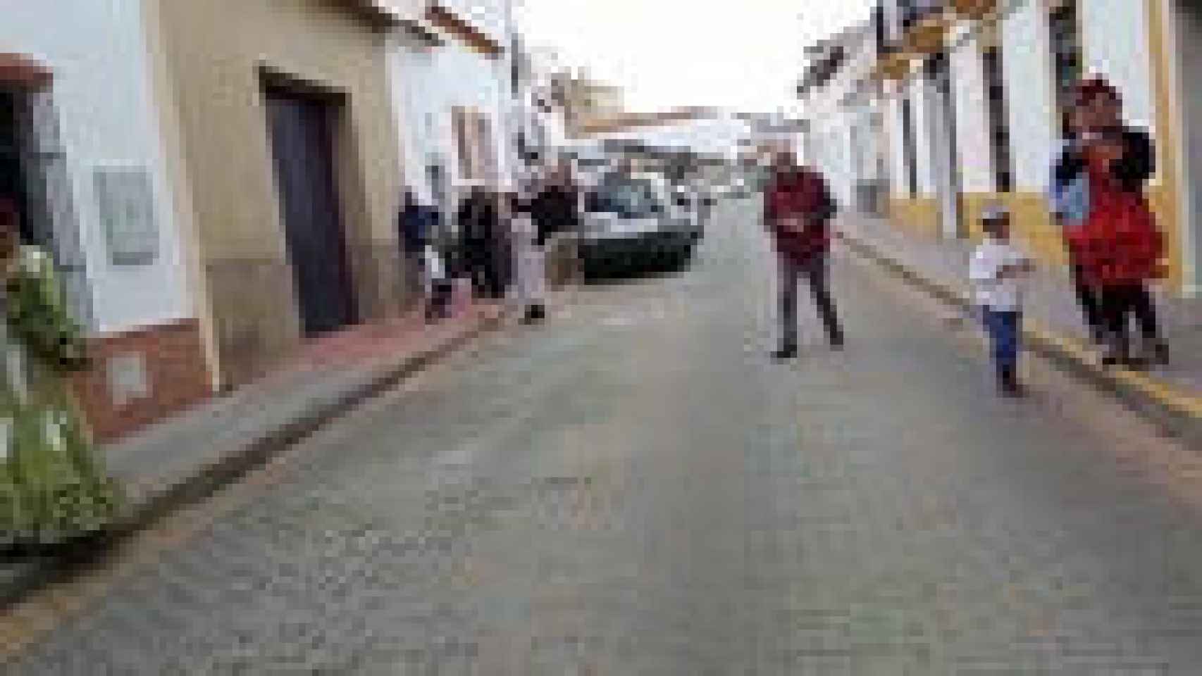 Captura del vídeo de unos vecinos de Villanueva de los Castillejos (Huelva) celebrando el Domingo de Resurrección.