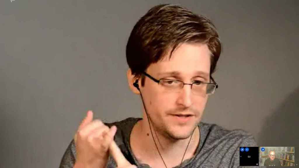 Edward Snowden usando Jitsi en una entrevista