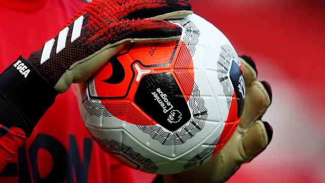 El balón de la Premier League en las manos de David de Gea