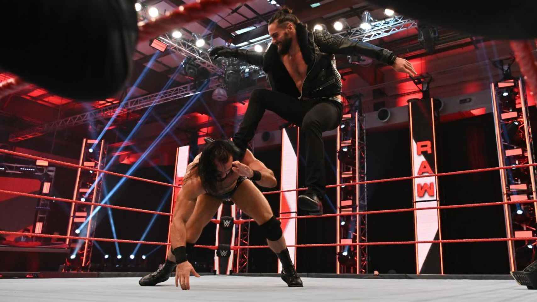 Seth Rollins contra Drew McIntyre en el Raw del 13 de abril