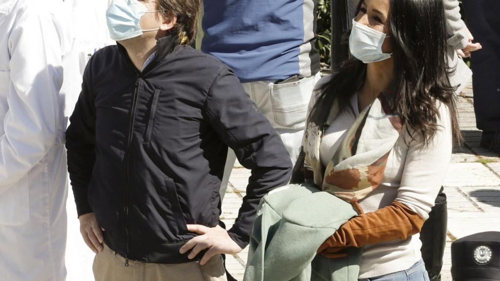 José Luis Martínez Almeida y Begoña Villacís visitando el hospital Gregorio Marañón.