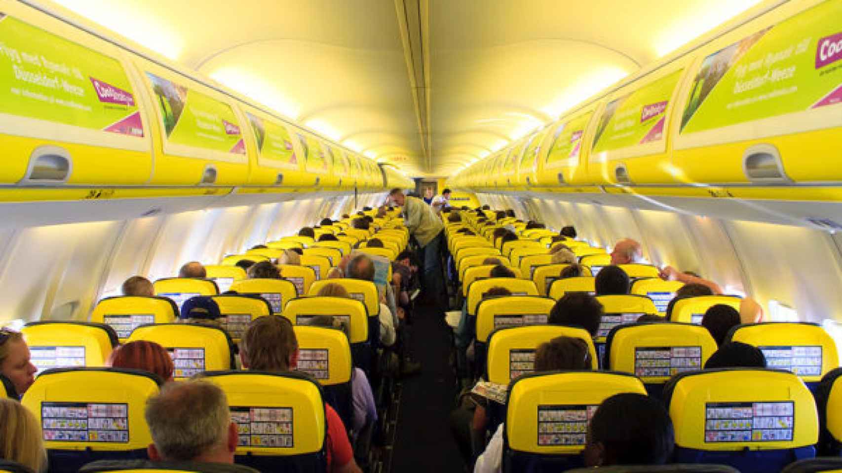 distrito Caso Rodeo Ryanair, obligada a renovarse: adiós a la idea de volar de pie o a quitar  los reposabrazos