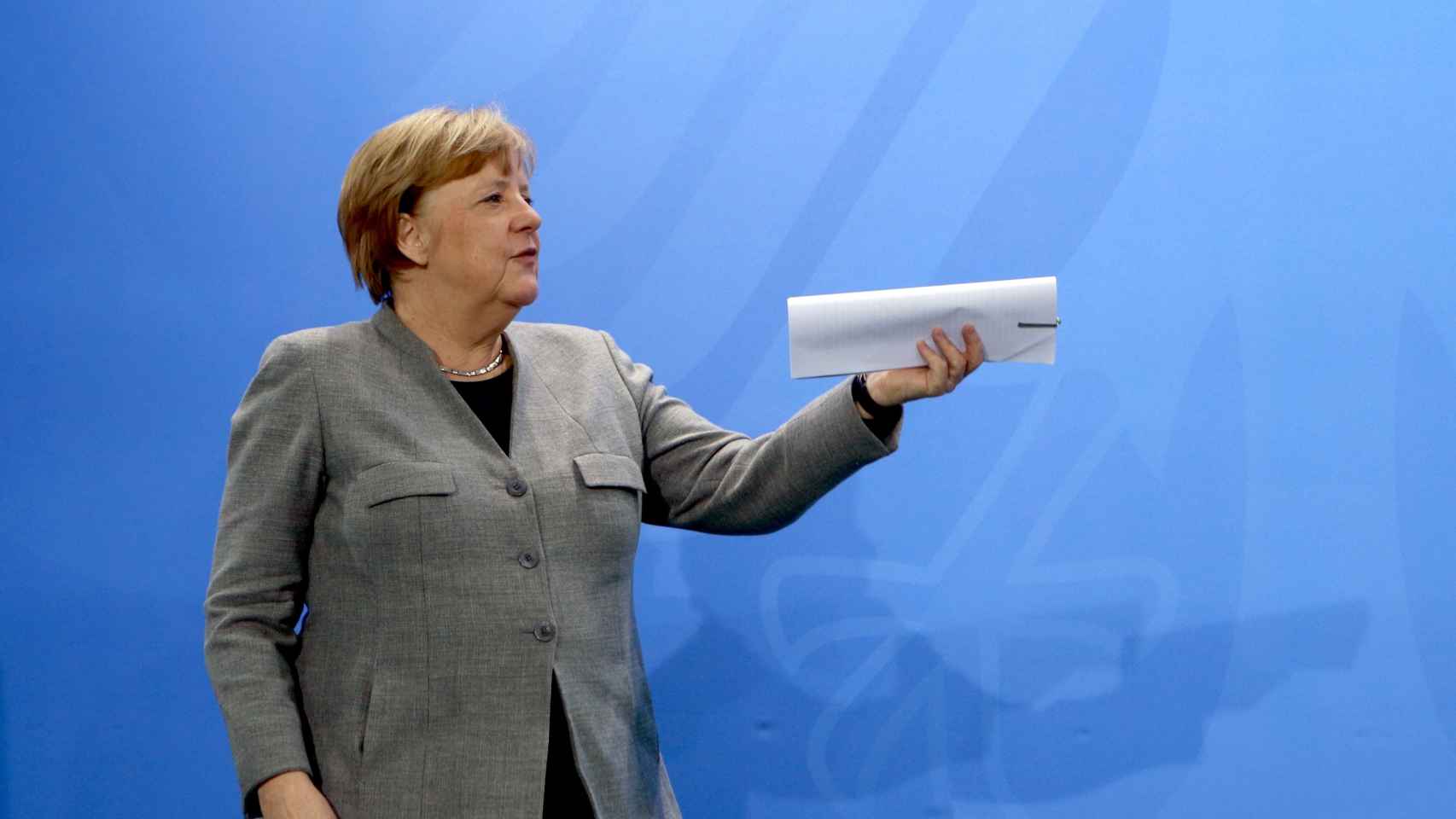 Merkel, tras una comparecencia de prensa en la cancillería