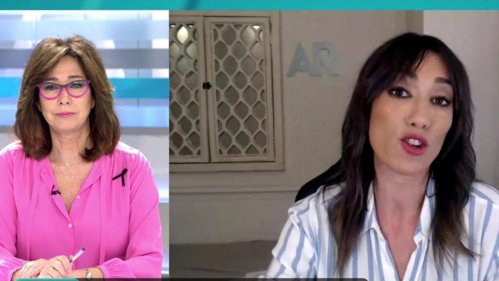 Ana Rosa lleva toda la semana luciendo un lazo negro en señal de luto.