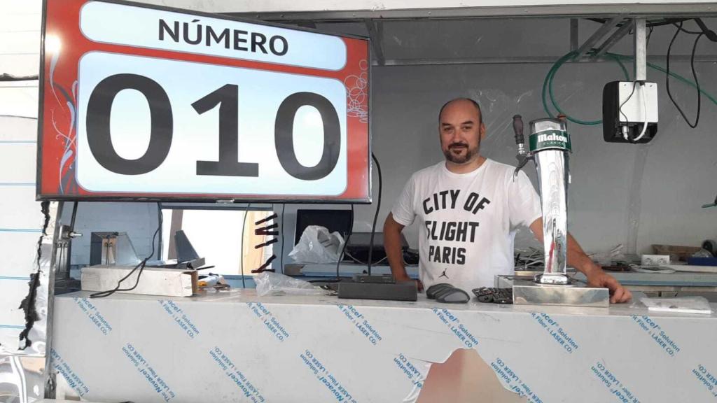 Enrique, el hostelero que ha pasado de vender 1.000 bocatas de calamares diarios en Sol a donarlos en Ifema