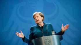 Merkel pretende reabrir el país desde el 3 de mayo