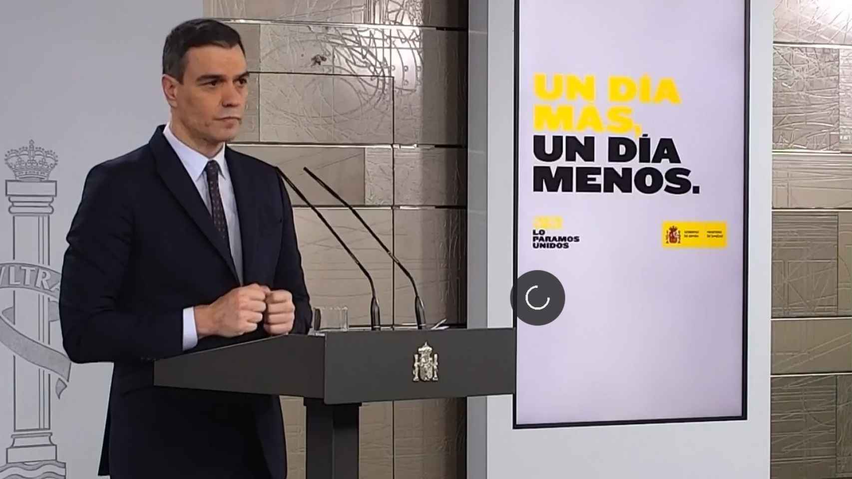 Pedro Sánchez atiende a las preguntas de la prensa desde Moncloa.
