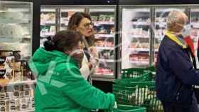 Yolanda Díaz en supermercado, sin mascarilla y sin respetar la distancia recomendada contra el coronavirus (Foto: OK Diario)