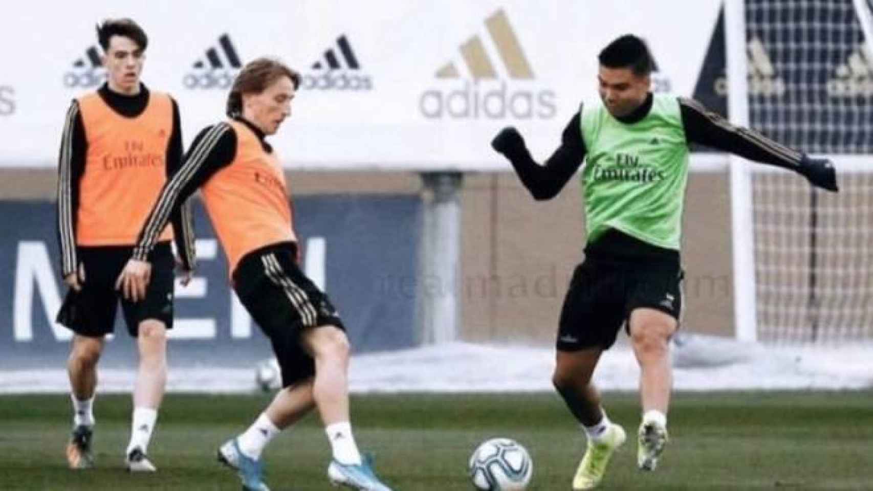 Bruno Iglesias, en un entrenamiento del primer equipo del Real Madrid con Casemiro y Modric