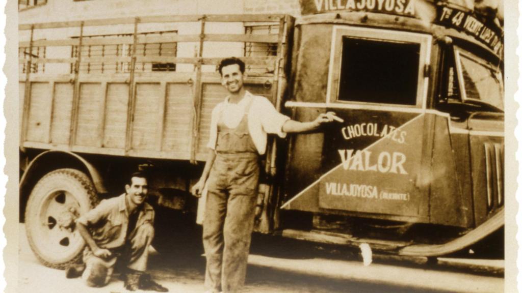 La primera camioneta de chocolates Valor.