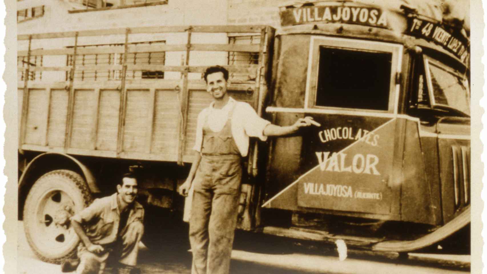 La primera camioneta de chocolates Valor.